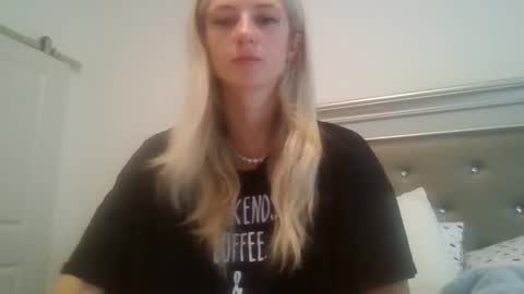 Snapshot of parisbaby2000 chatting on 09.29.25 parisbaby2000 online show from 09.29.25