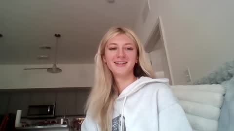 Snapshot of parisbaby2000 chatting on 10.01.25 parisbaby2000 online show from 10.01.25