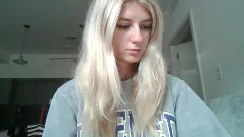 Snapshot of parisbaby2000 chatting on 10.07.25 parisbaby2000 online show from 10.07.25