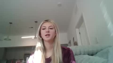 Snapshot of parisbaby2000 chatting on 10.17.25 parisbaby2000 online show from 10.17.25