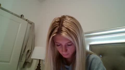 Snapshot of parisbaby2000 chatting on 10.29.25 parisbaby2000 online show from 10.29.25