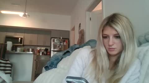 Snapshot of parisbaby2000 chatting on 11.12.25 parisbaby2000 online show from 11.12.25