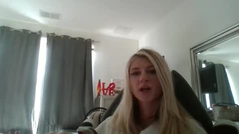 Snapshot of parisbaby2000 chatting on 02.27.26 parisbaby2000 online show from 02.27.26