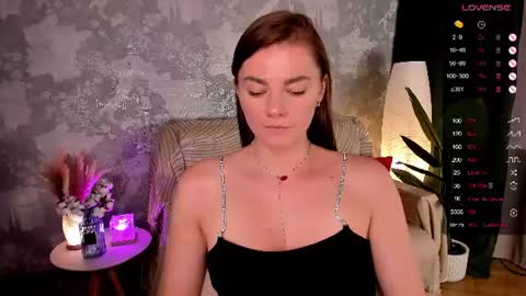 Snapshot of parisjackson_ chatting on 06.27.26 Paris online show from 06.27.26