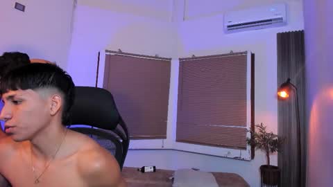 Snapshot of party_guyssex chatting on 10.09.25 liampacoyosh and erick online show from 10.09.25