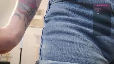 Snapshot of pathos_of_things chatting on 12.19.25 off - Tuesday and wednesdayfriday online show from 12.19.25