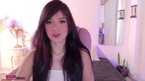 Snapshot of pau_cute chatting on 05.14.26 Sofa online show from 05.14.26