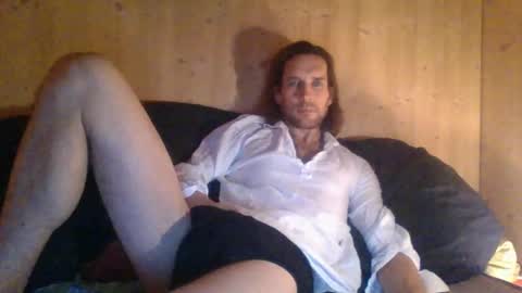 Snapshot of paueriwan chatting on 12.14.24 paueriwan online show from 12.14.24