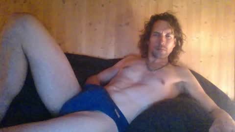 Snapshot of paueriwan chatting on 12.28.24 paueriwan online show from 12.28.24