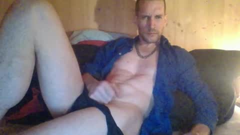 Snapshot of paueriwan chatting on 02.24.25 paueriwan online show from 02.24.25