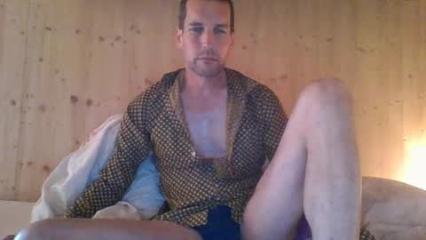 Snapshot of paueriwan chatting on 09.26.25 paueriwan online show from 09.26.25