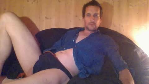 Snapshot of paueriwan chatting on 11.18.25 paueriwan online show from 11.18.25