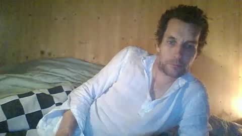 Snapshot of paueriwan chatting on 12.16.25 paueriwan online show from 12.16.25