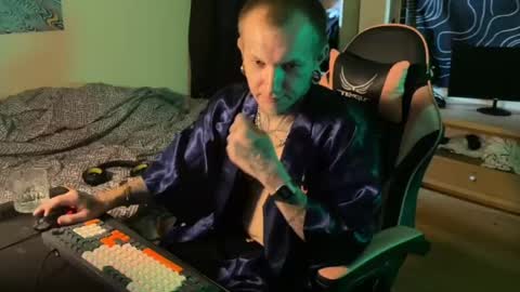 Snapshot of paul_razor chatting on 04.09.26 Paul online show from 04.09.26