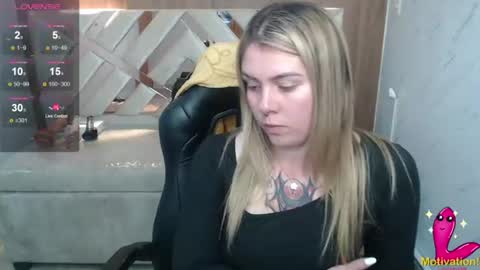 Snapshot of paula_b_ chatting on 06.19.26 Paula online show from 06.19.26