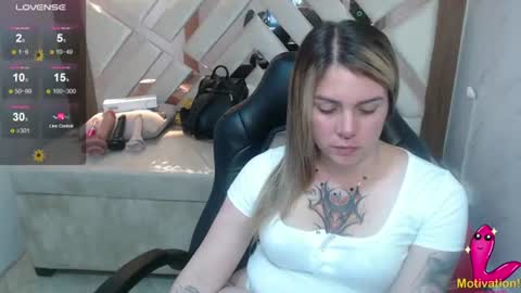 Snapshot of paula_b_ chatting on 07.25.26 Paula online show from 07.25.26