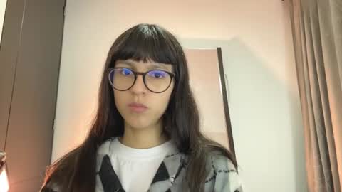 Snapshot of paulainblue chatting on 06.12.26 online show from 06.12.26