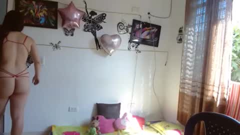 Snapshot of paulet_ chatting on 12.19.24 paulet latiin online show from 12.19.24