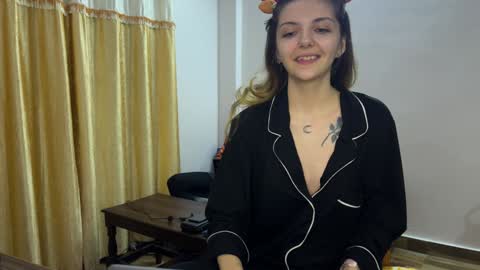 Isla  Chase online show from 12.12.24