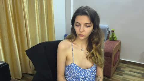 Isla  Chase online show from 02.08.25