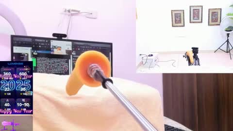 Paulina Davis  online show from 01.04.25