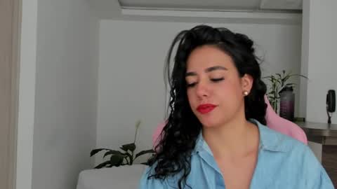 Snapshot of paulina_dossantos chatting on 03.10.25 paulina online show from 03.10.25