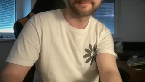 Snapshot of paulsimpsn chatting on 04.17.26 love bush online show from 04.17.26