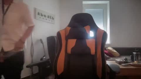 Snapshot of paulsimpsn chatting on 06.17.26 love bush online show from 06.17.26