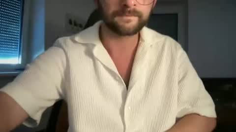 Snapshot of paulsimpsn chatting on 06.19.26 love bush online show from 06.19.26