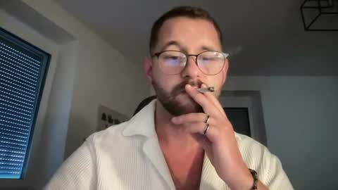 Snapshot of paulsimpsn chatting on 06.24.26 love bush online show from 06.24.26