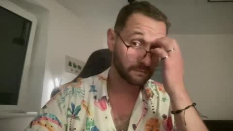 Snapshot of paulsimpsn chatting on 06.27.26 love bush online show from 06.27.26