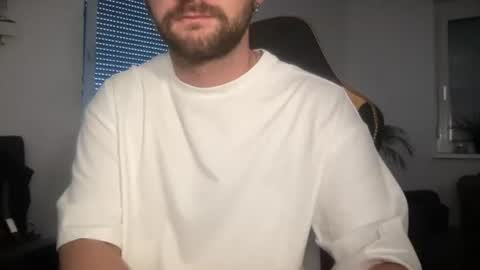 Snapshot of paulsimpsn chatting on 06.30.26 love bush online show from 06.30.26