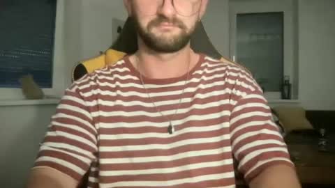 Snapshot of paulsimpsn chatting on 06.30.26 love bush online show from 06.30.26