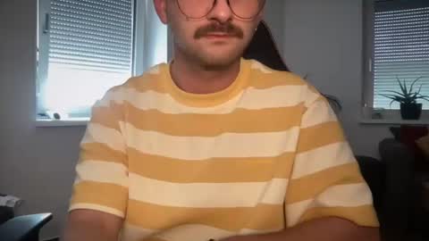 Snapshot of paulsimpsn chatting on 07.14.26 love bush online show from 07.14.26