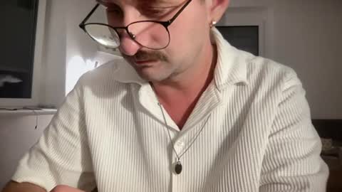Snapshot of paulsimpsn chatting on 07.16.26 love bush online show from 07.16.26