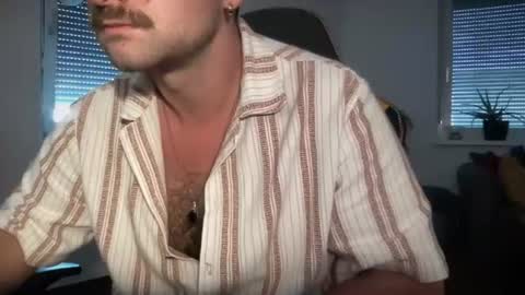 Snapshot of paulsimpsn chatting on 07.21.26 love bush online show from 07.21.26