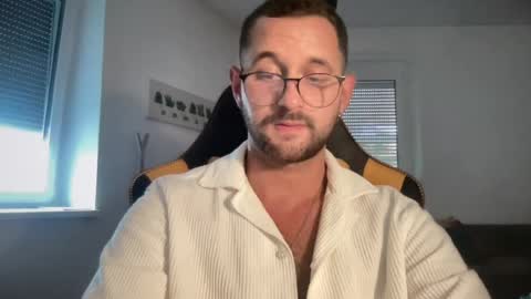 Snapshot of paulsimpsn chatting on 08.04.26 love bush online show from 08.04.26
