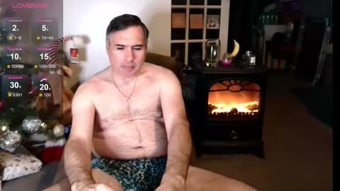 Snapshot of paulyandrew chatting on 12.22.25 paulyandrew online show from 12.22.25