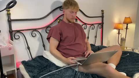 Snapshot of pavelrey chatting on 05.18.26 Pavel online show from 05.18.26