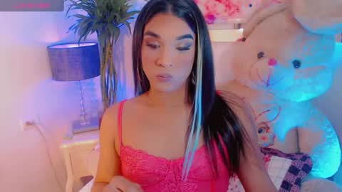Snapshot of paytoncamila chatting on 10.21.25 Payton online show from 10.21.25