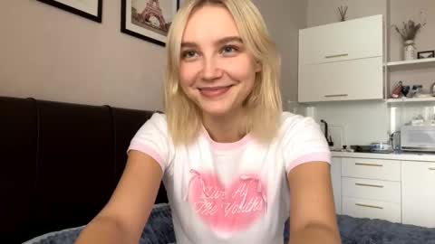 Snapshot of paztumminello chatting on 10.18.25 Lola online show from 10.18.25