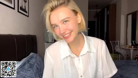 Snapshot of paztumminello chatting on 10.25.25 Lola online show from 10.25.25