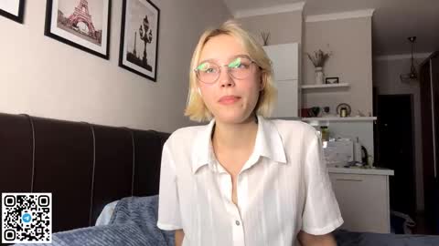 Snapshot of paztumminello chatting on 10.26.25 Lola online show from 10.26.25