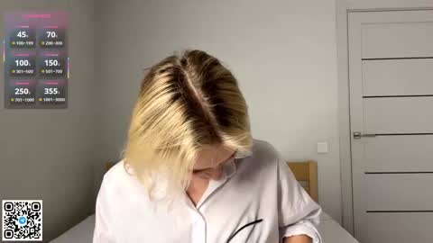 Snapshot of paztumminello chatting on 11.14.25 Lola online show from 11.14.25