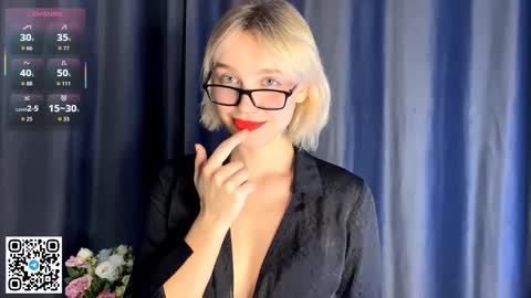 Snapshot of paztumminello chatting on 11.22.25 Lola online show from 11.22.25