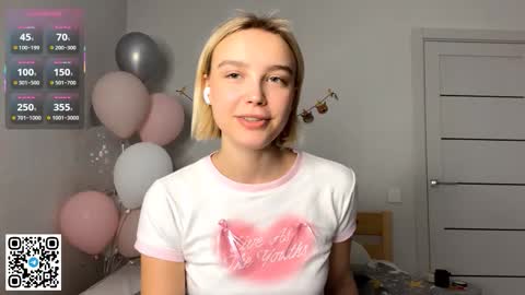 Snapshot of paztumminello chatting on 11.23.25 Lola online show from 11.23.25