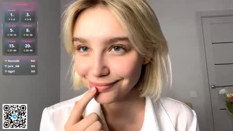 Snapshot of paztumminello chatting on 11.26.25 Lola online show from 11.26.25