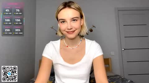 Snapshot of paztumminello chatting on 11.30.25 Lola online show from 11.30.25