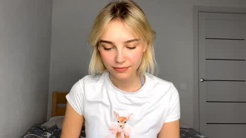 Snapshot of paztumminello chatting on 12.19.25 Lola online show from 12.19.25