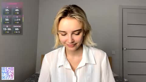 Snapshot of paztumminello chatting on 12.20.25 Lola online show from 12.20.25